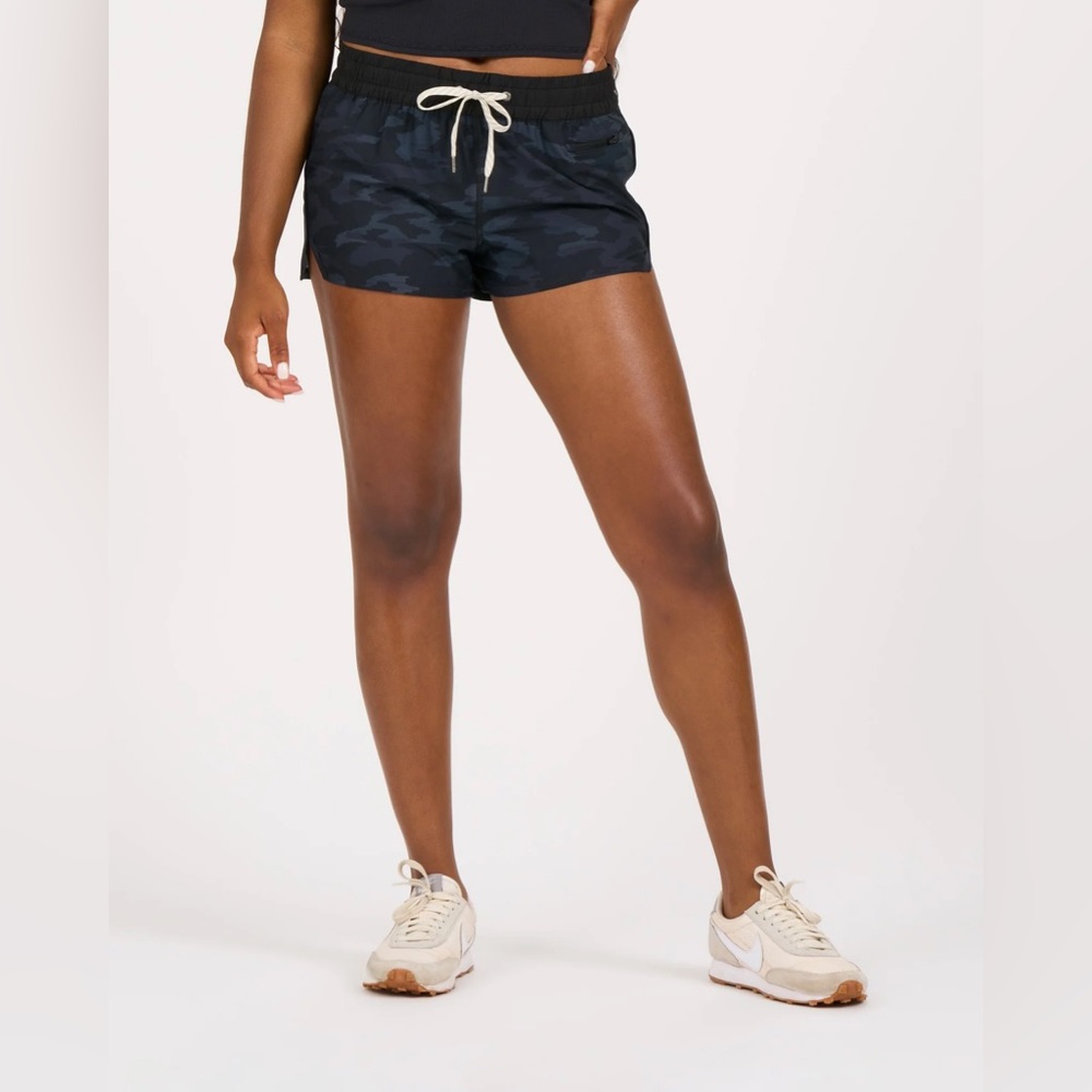 NWT Women’s Vuori Black Watercolor Camo Clementine Shorts